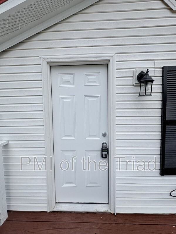 589 Alvis Ln - Photo 4 of 25
