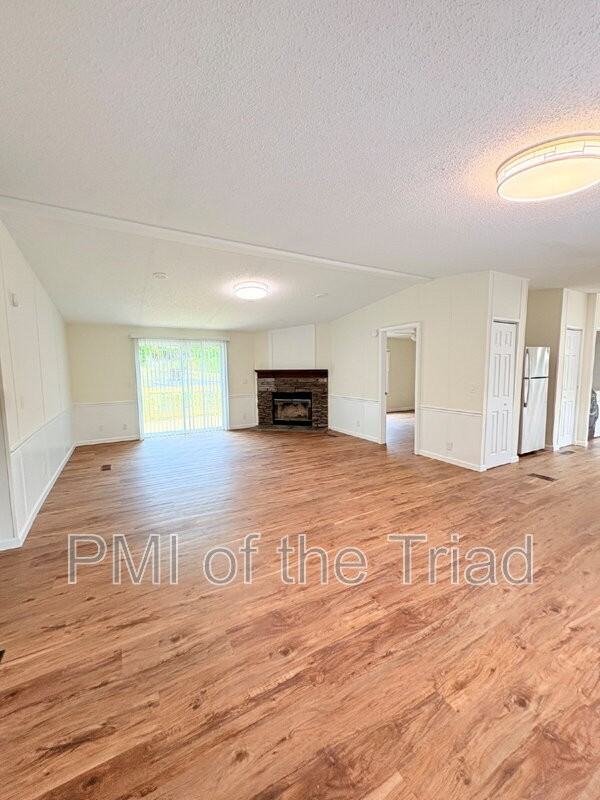 589 Alvis Ln - Photo 5 of 25
