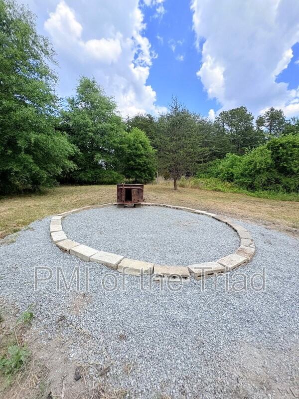 589 Alvis Ln - Photo 7 of 25