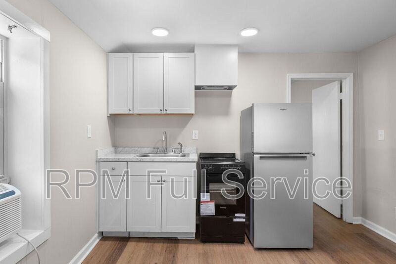 325 54th Ave N #E - Photo 4 of 21