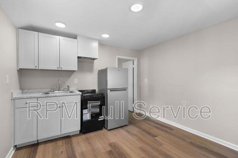 325 54th Ave N #E - Photo 5 of 21