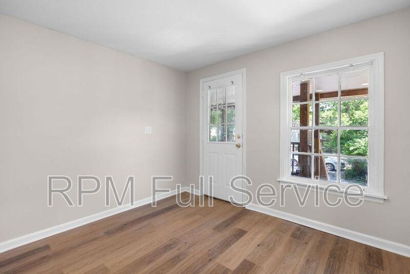 325 54th Ave N #E - Photo 7 of 21