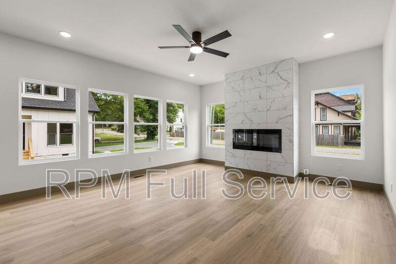 2400A Buchanan St - Photo 2 of 48