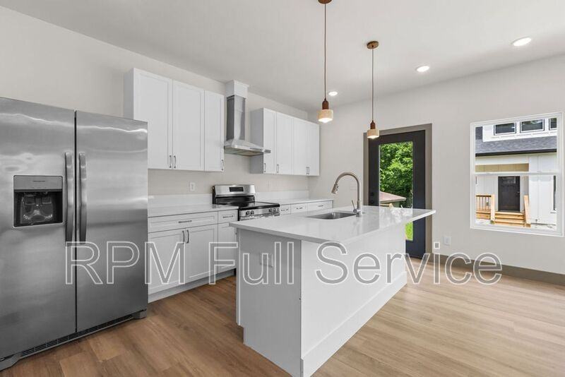 2400A Buchanan St - Photo 5 of 48