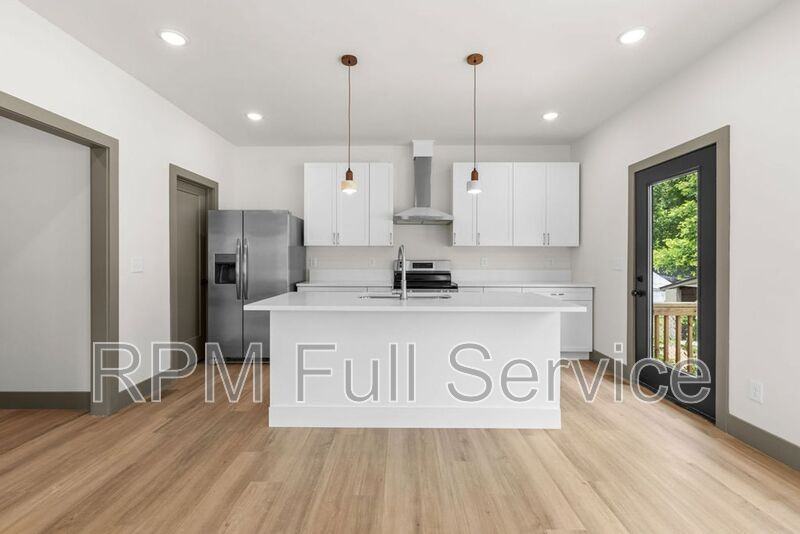 2400A Buchanan St - Photo 6 of 48