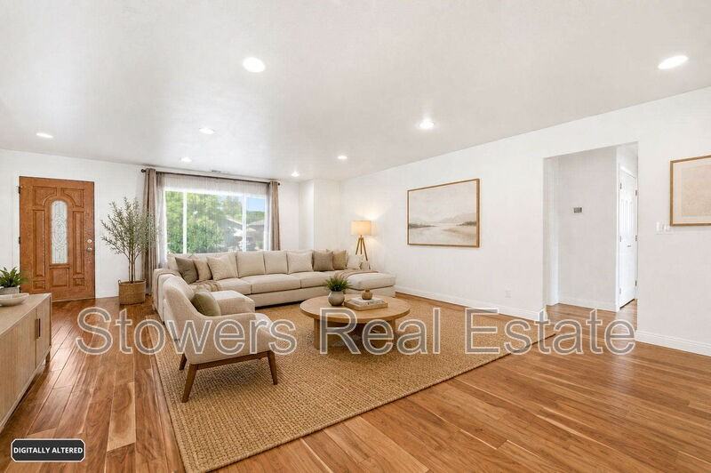 8049 Elgin Ln - Photo 6 of 45