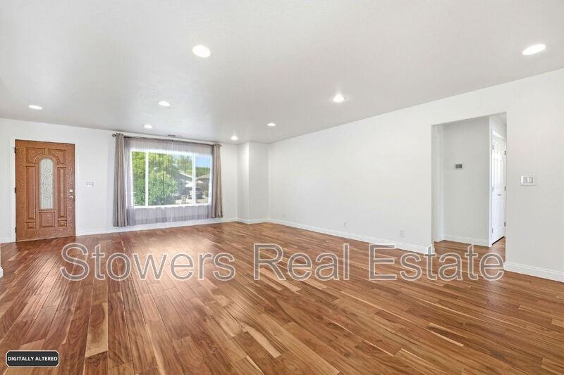 8049 Elgin Ln - Photo 7 of 45