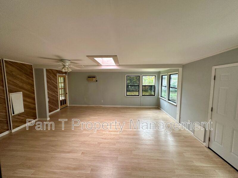 3712 Oakland Ct - Photo 5 of 19
