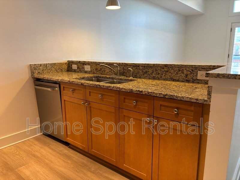 925 Garrett St Se #318 - Photo 4 of 28