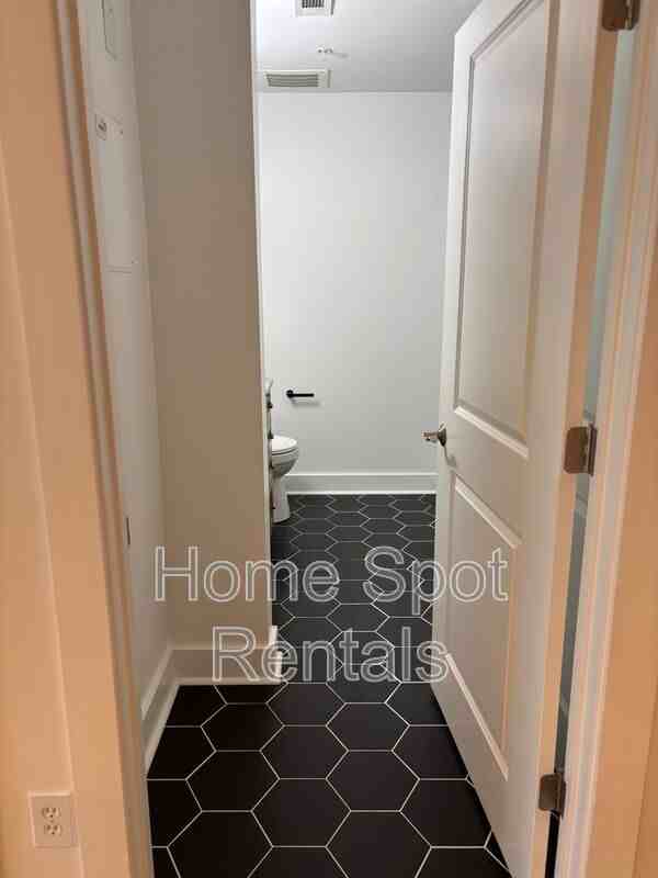 925 Garrett St Se #318 - Photo 5 of 28
