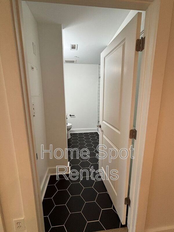 925 Garrett St Se #318 - Photo 6 of 28