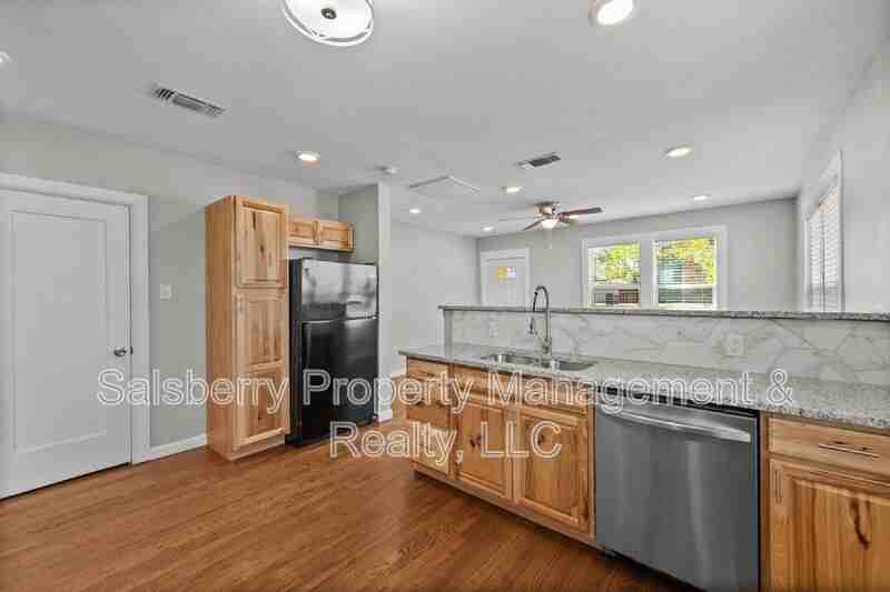 3772 W 6th St - Photo 6 of 15