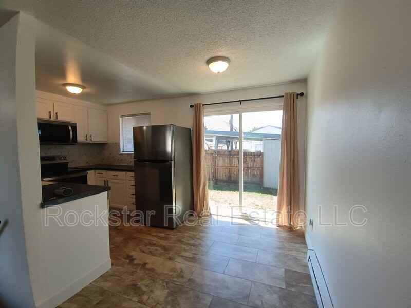 702 E Bridgeport Ave - Photo 5 of 23
