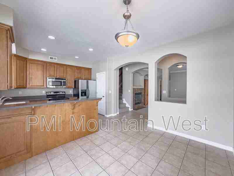 948 Chelsea Ln - Photo 3 of 34