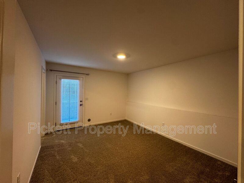 10001 Kings Landing Ave Nw - Photo 3 of 19