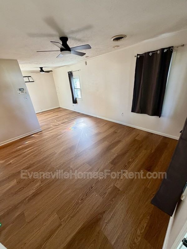 1604 Marbo Ave - Photo 2 of 10