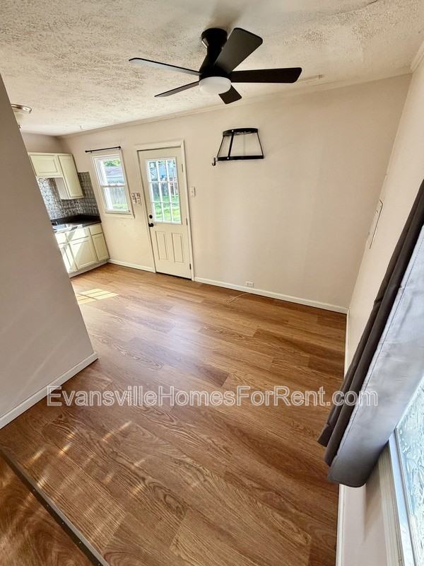 1604 Marbo Ave - Photo 3 of 10