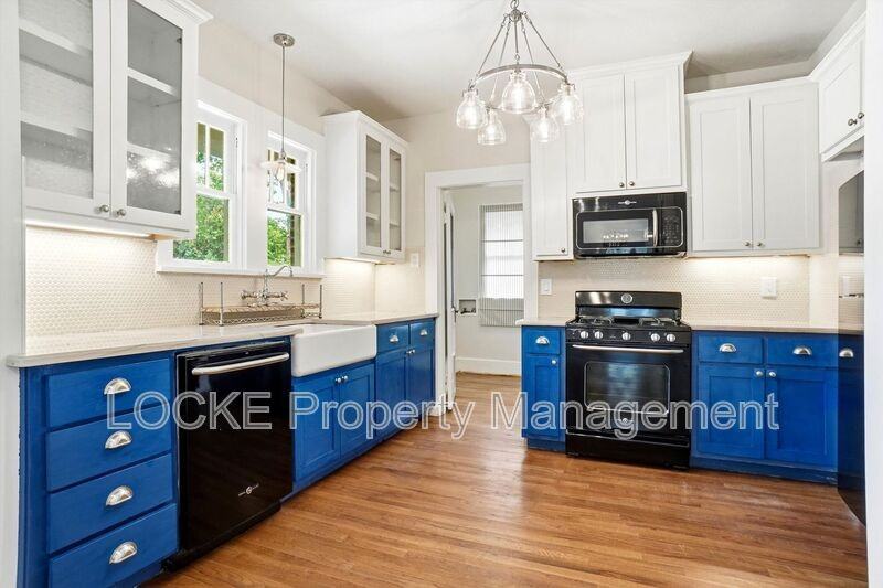 2615 Cockrell Ave - Photo 2 of 16