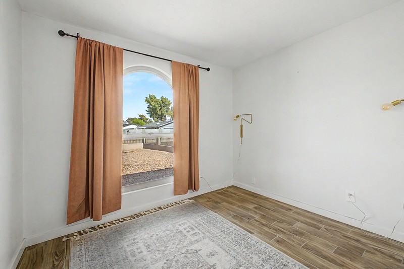 13608 N 41st Pl - Photo 2 of 6