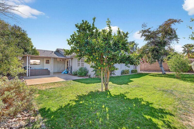 2822 E Willow Ave - Photo 2 of 50