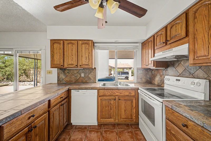 2822 E Willow Ave - Photo 3 of 50