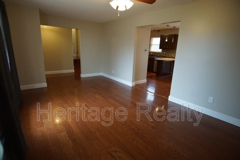 6209 Bryan Ln - Photo 4 of 31