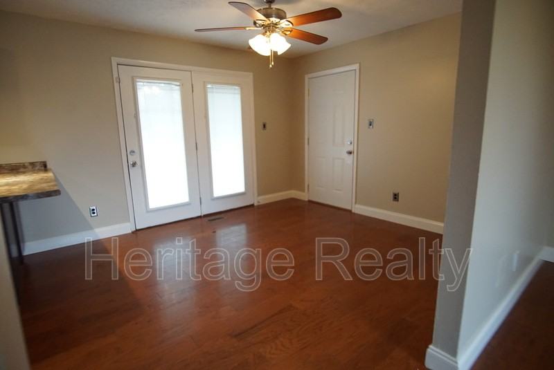 6209 Bryan Ln - Photo 5 of 31