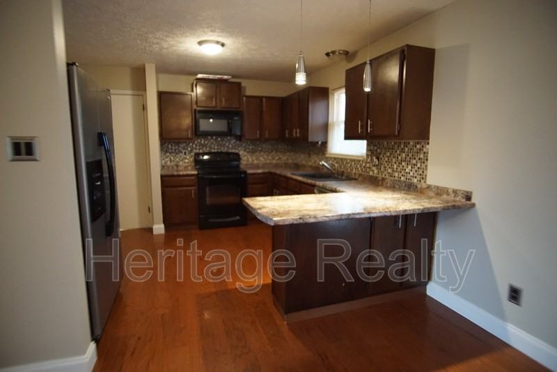 6209 Bryan Ln - Photo 7 of 31