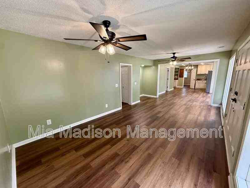2233 E De Renne Ave - Photo 2 of 34
