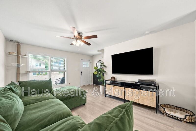 411 Hillside Dr - Photo 7 of 36