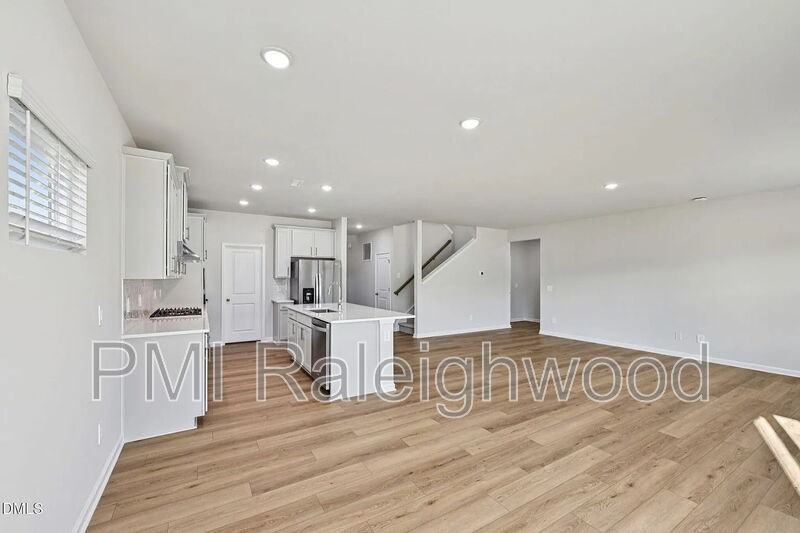 528 Bridger Dr - Photo 4 of 41