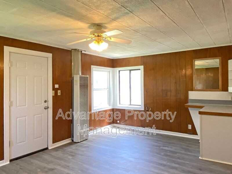 1415 W 4th St - Photo 3 of 14
