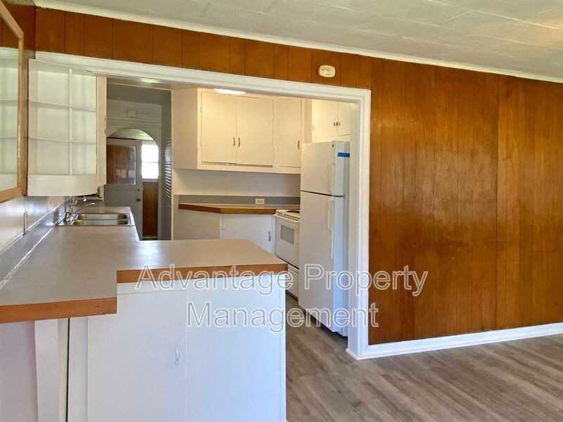 1415 W 4th St - Photo 4 of 14