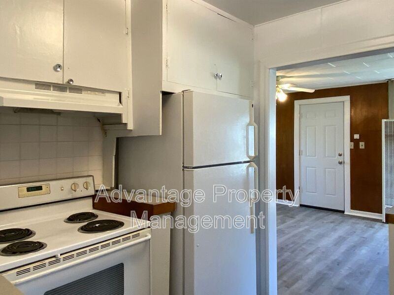 1415 W 4th St - Photo 5 of 14