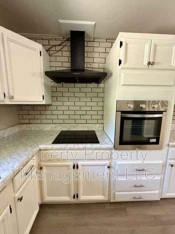 475 Albemarle Dr - Photo 4 of 17