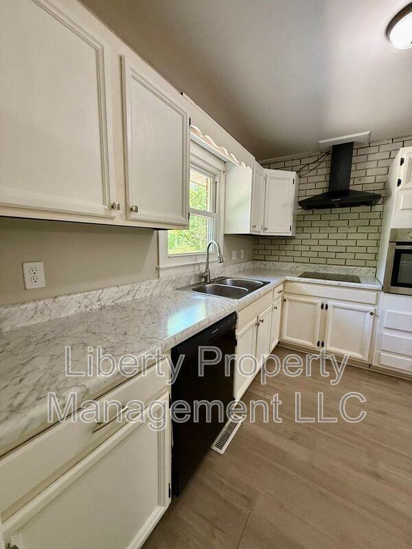 475 Albemarle Dr - Photo 6 of 17