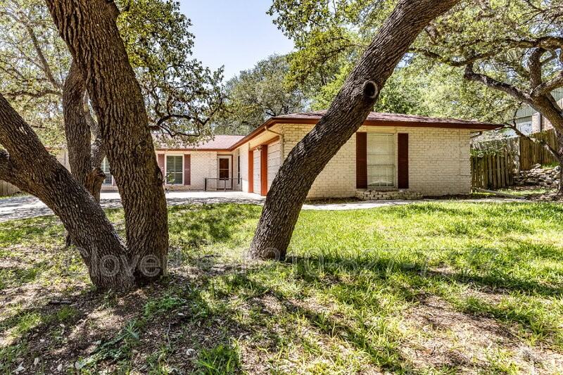 8246 Phoenix Ave - Photo 3 of 36