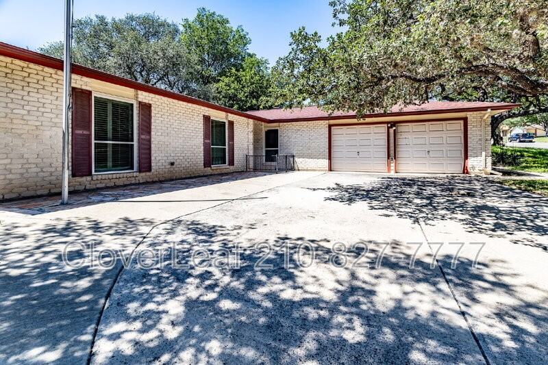 8246 Phoenix Ave - Photo 4 of 36