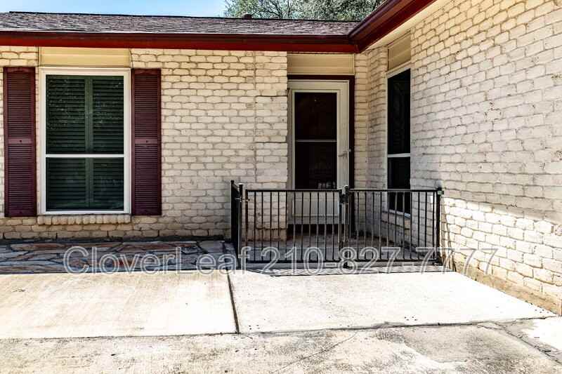 8246 Phoenix Ave - Photo 5 of 36