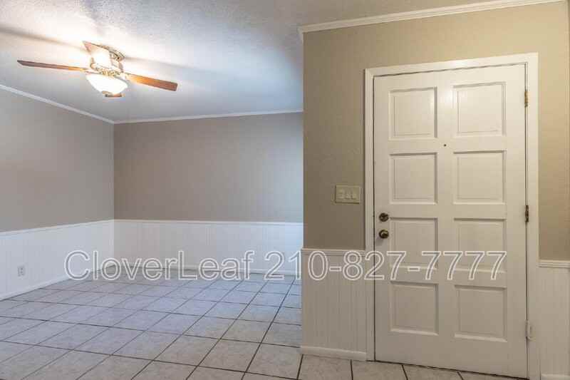 8246 Phoenix Ave - Photo 6 of 36