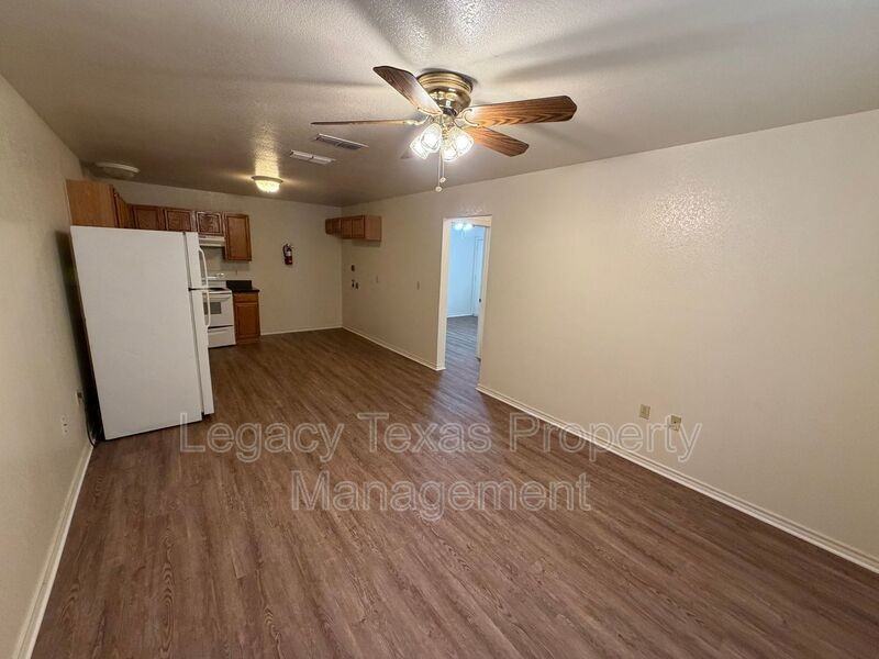 1106 Williams Ave #D - Photo 3 of 18