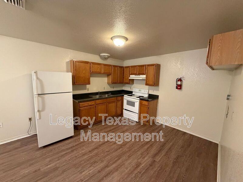 1106 Williams Ave #D - Photo 4 of 18