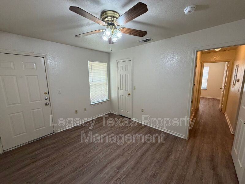 1106 Williams Ave #D - Photo 6 of 18