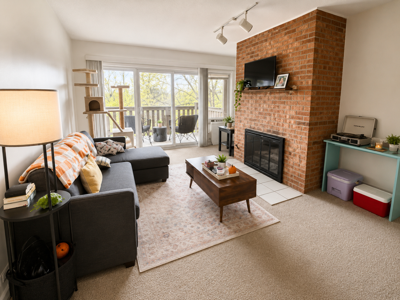 Varsity Management – 723 W Madison - Photo 5 of 19