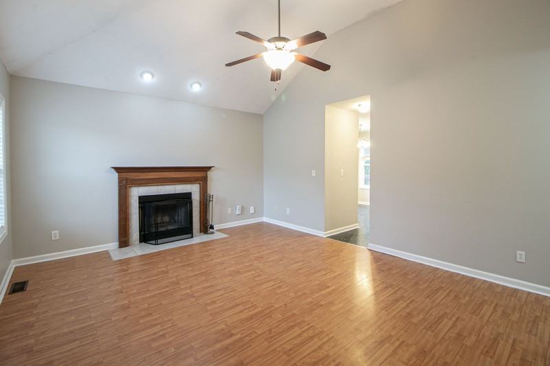 2895 Rome Ln - Photo 3 of 29