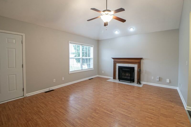 2895 Rome Ln - Photo 4 of 29