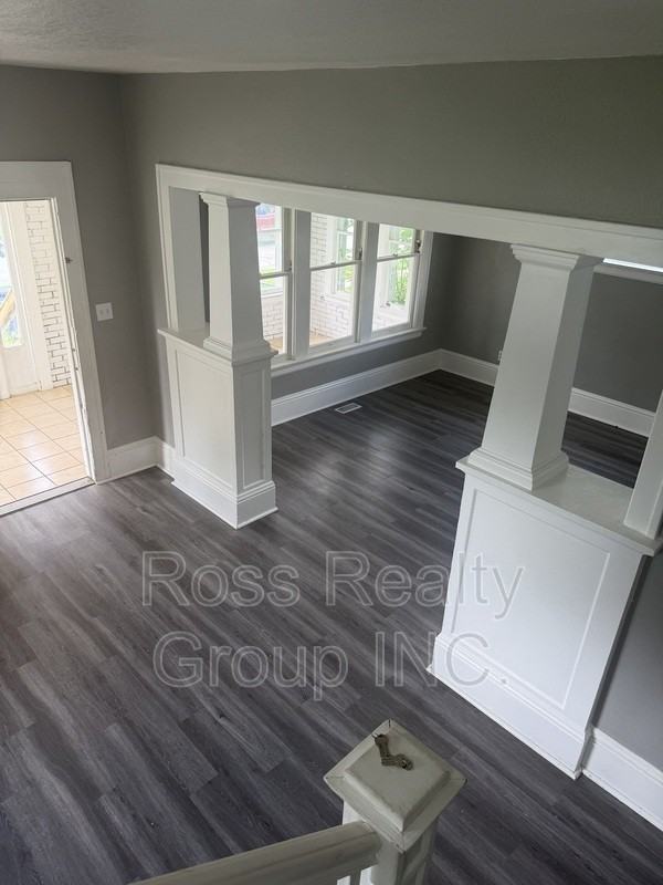 606 Earl St - Photo 2 of 9