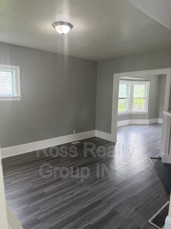 606 Earl St - Photo 3 of 9