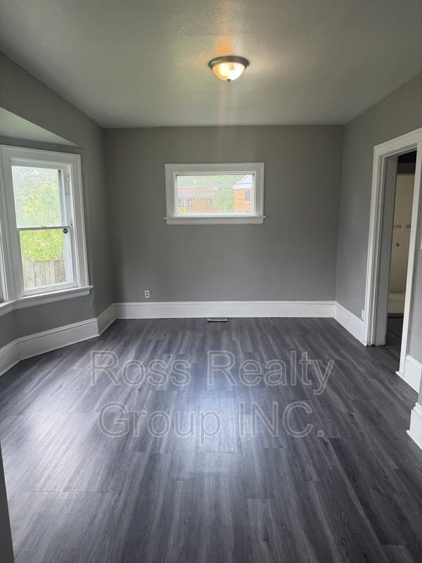 606 Earl St - Photo 4 of 9