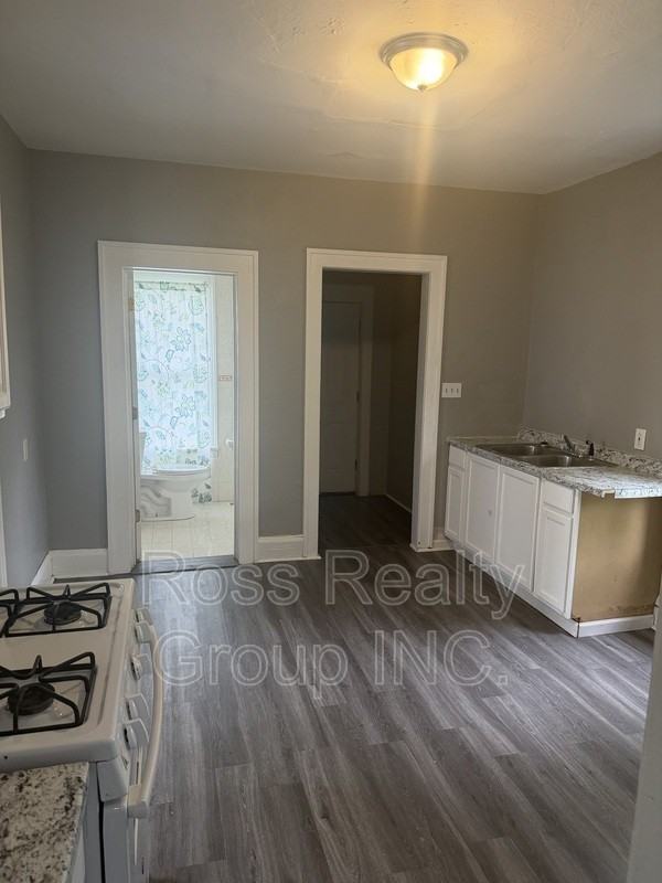 606 Earl St - Photo 5 of 9